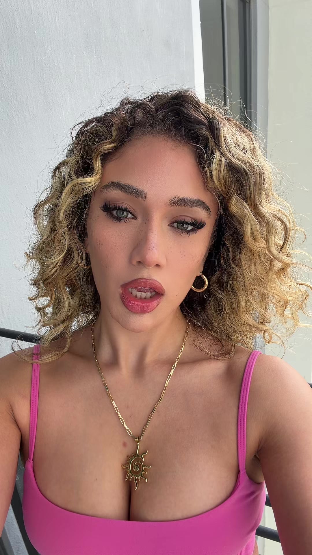 @miabellarivero