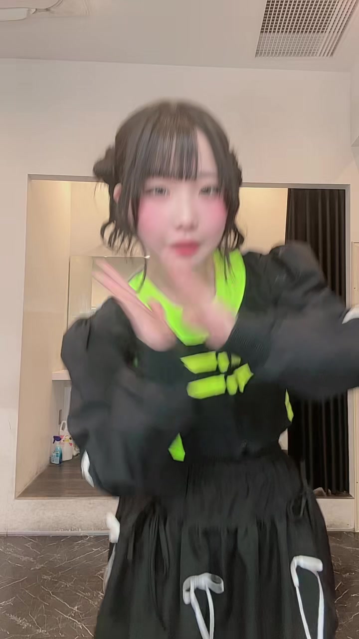 @猫田れな