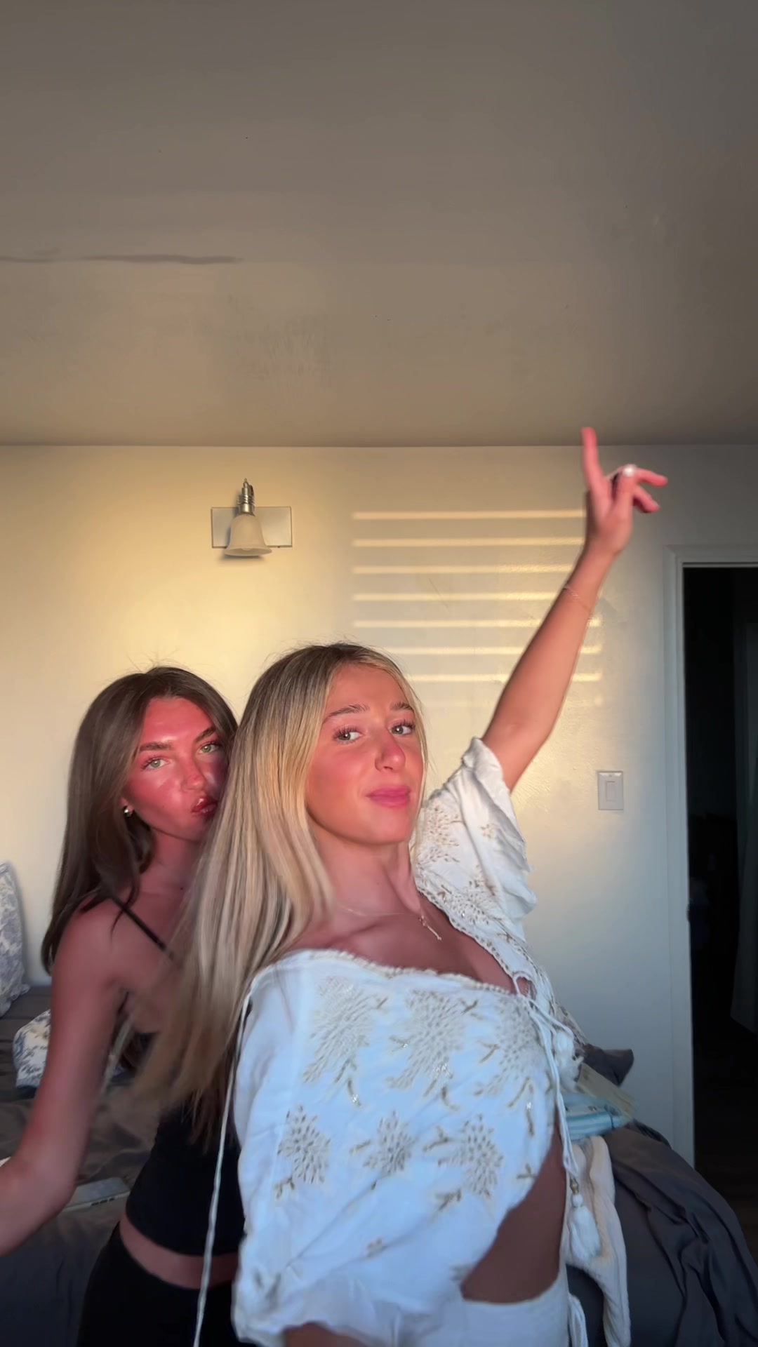 @halliewtf