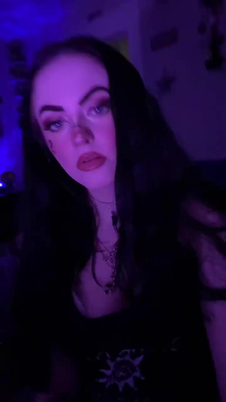 @kellyyya1010