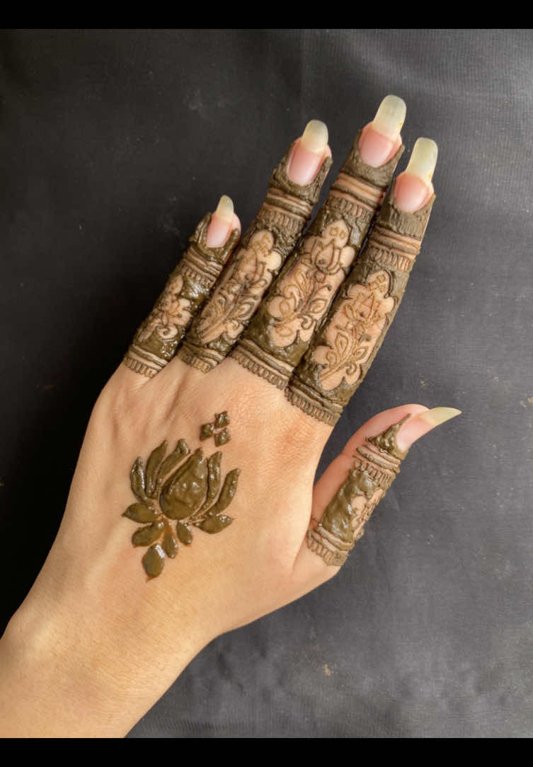 @Afifa_henna