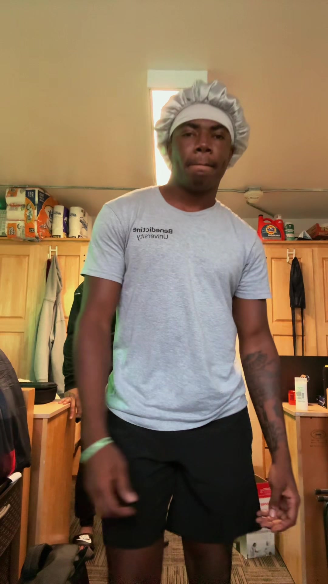 @🥷