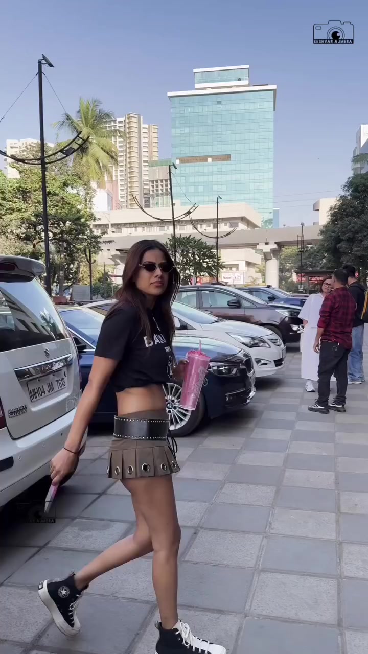 @nia Sharma