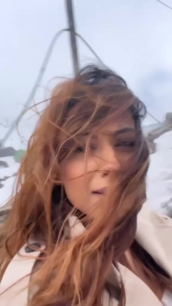 @nia Sharma
