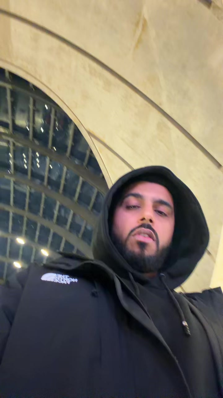 @VlogsByAli