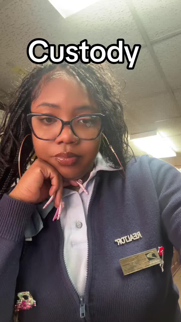 @theeglitterologist
