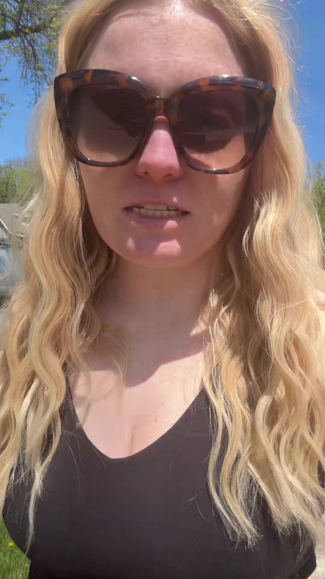 @kikifarrow