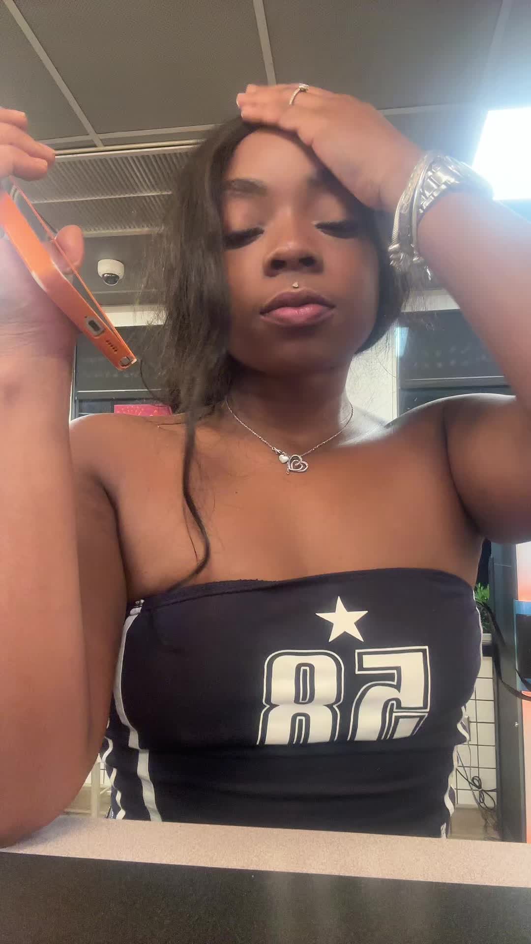 @Anijahh_