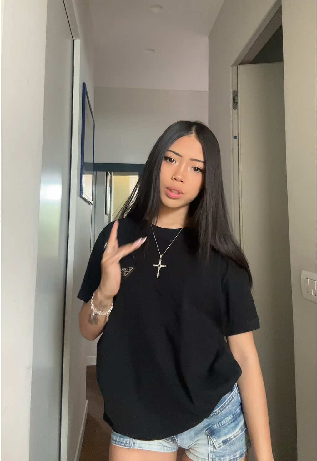 @𝘓𝘢𝘳𝘢 💕