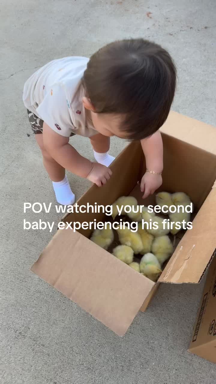 @Adamari | Mom of 2