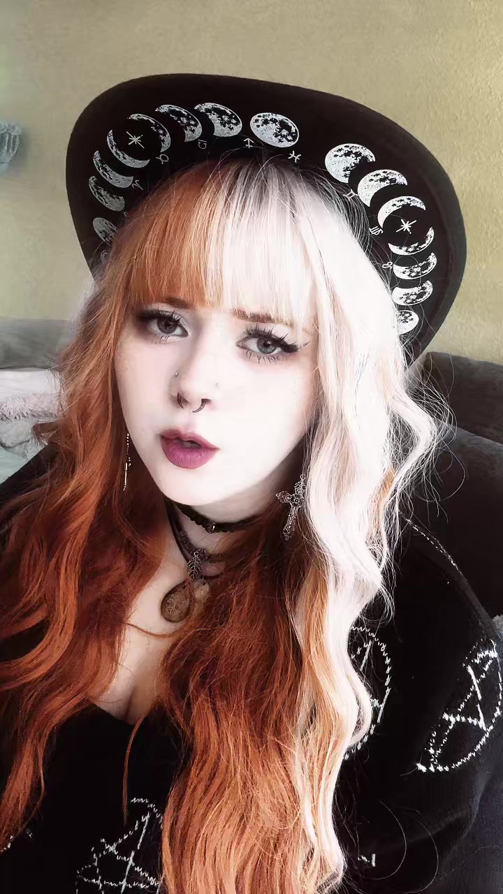 @Julie🖤