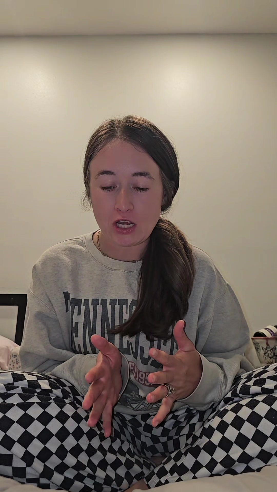 @alyssa | unaesthetic mom