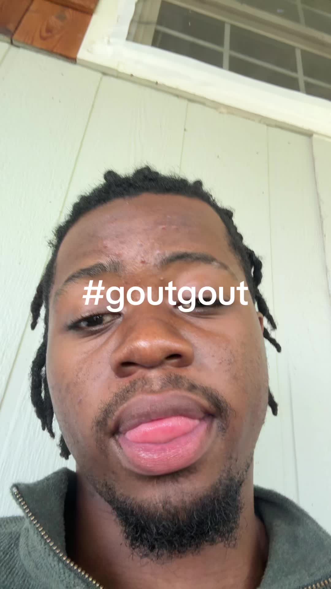 @moyoezzy