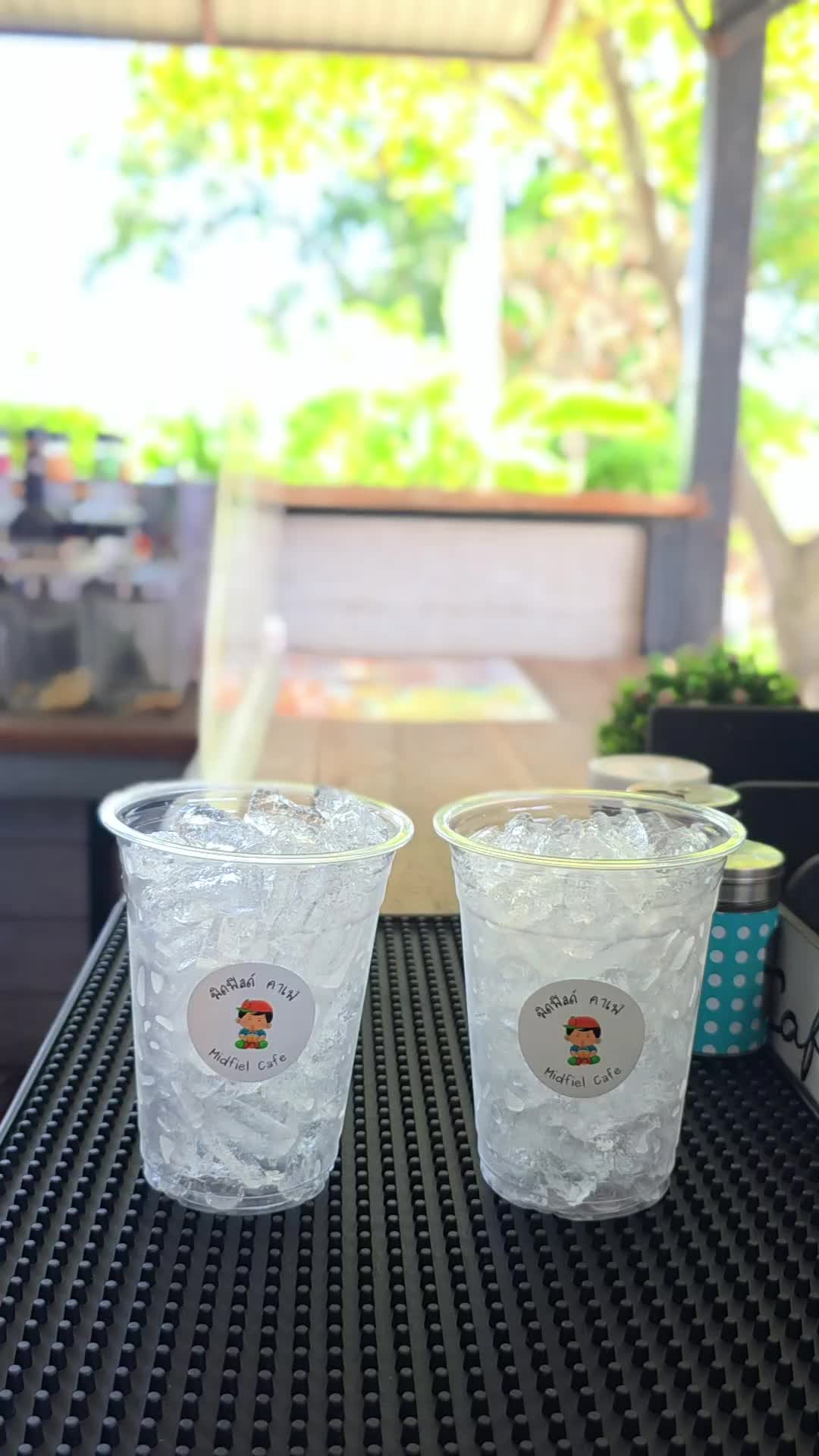 @มิดฟิลด์ คาเฟ่