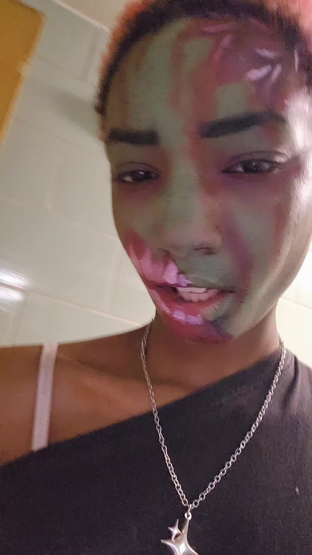 @August 🦨