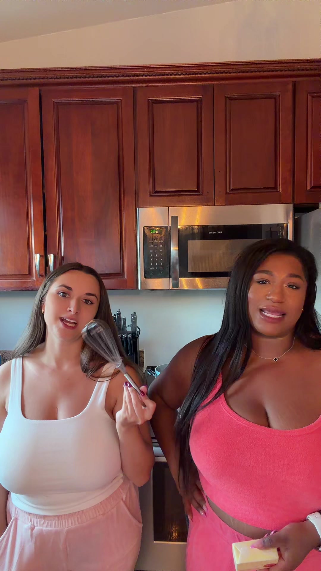 @big boob besties