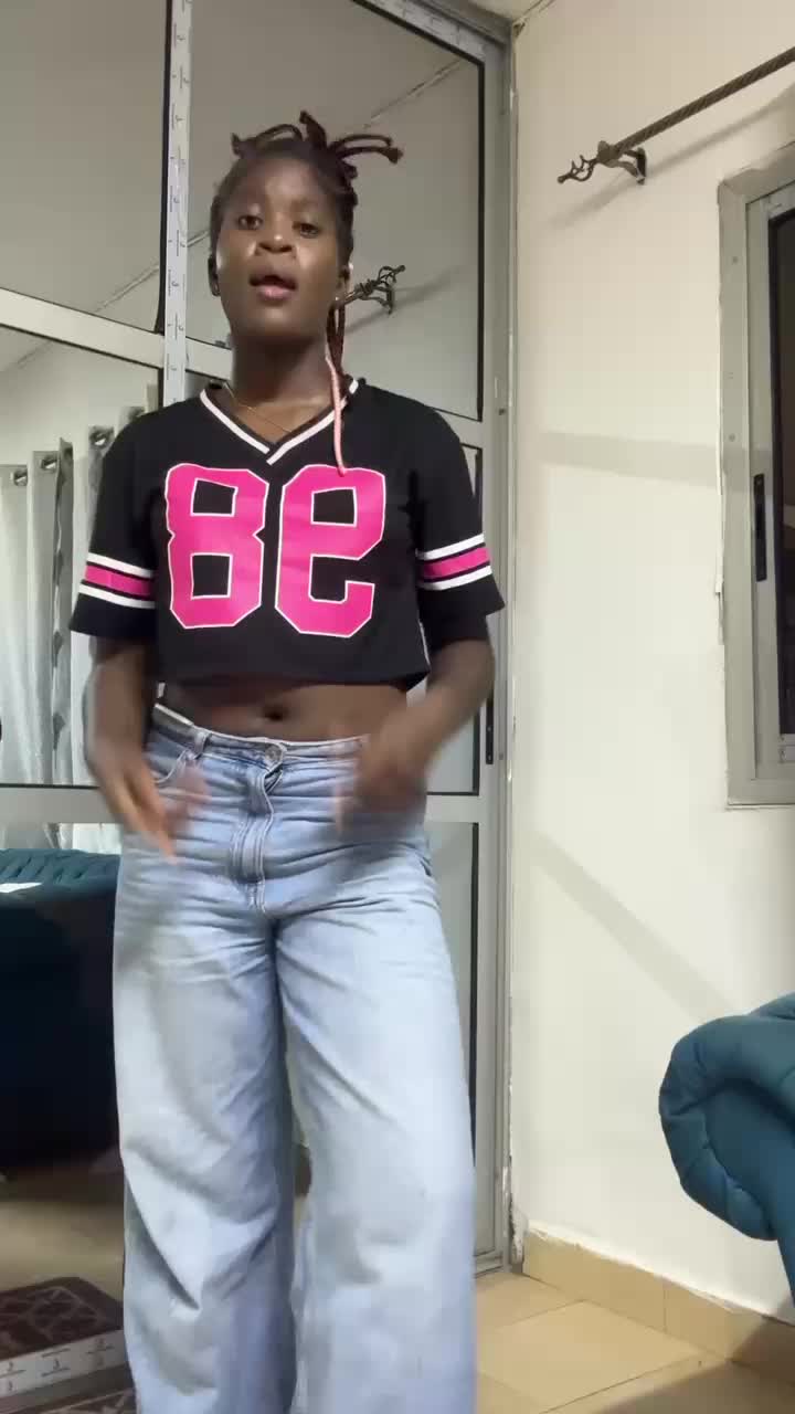 @👩🏽🦰!