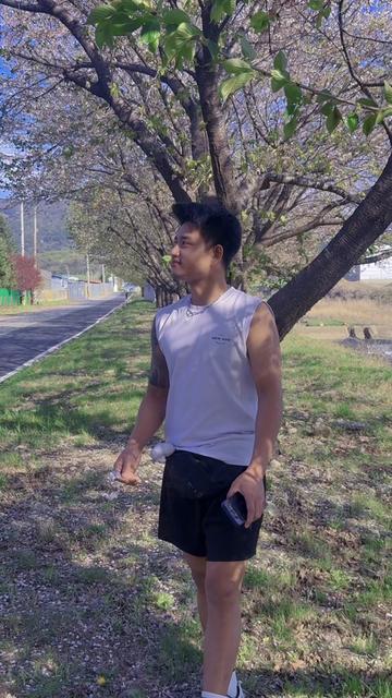 @LU NYO CHAWđ¤´đťáĄááŹááŹá¸đ¤´đť
