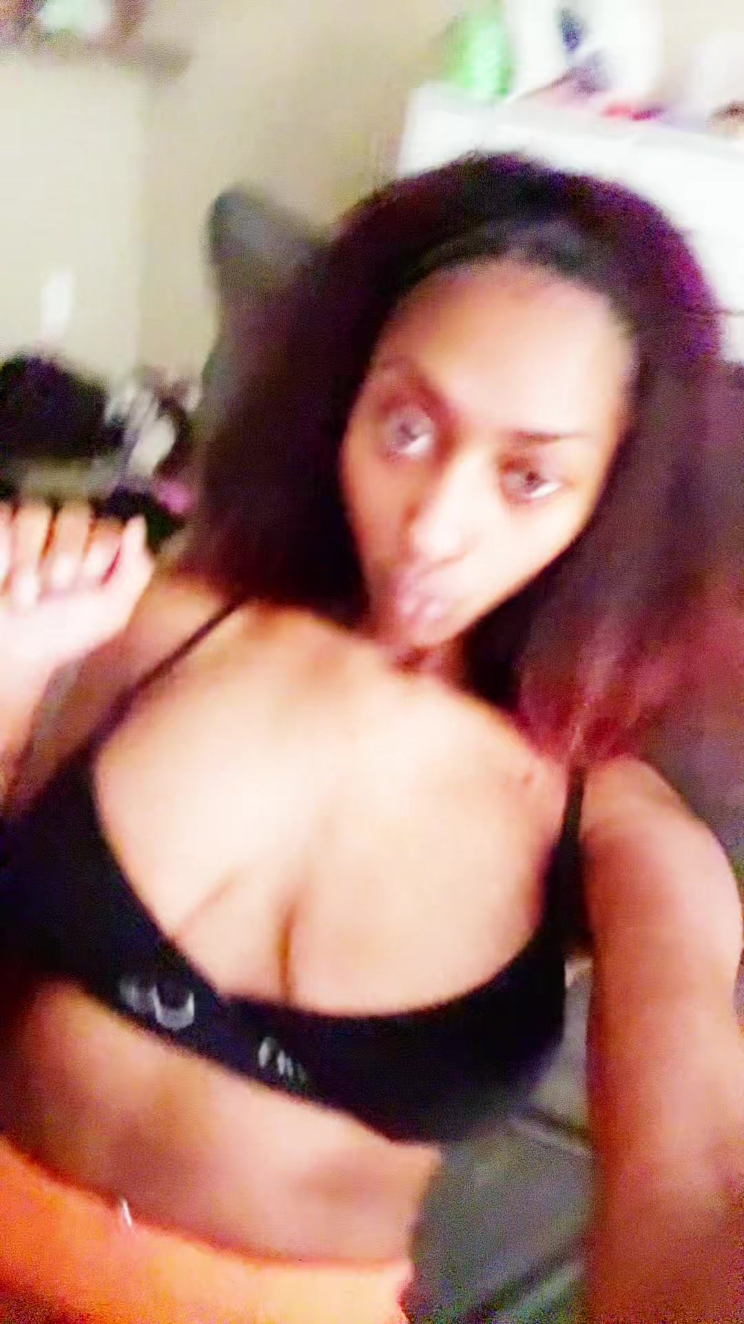 @theprettycapari