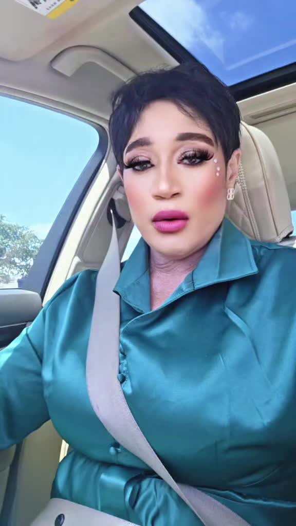 @Demi