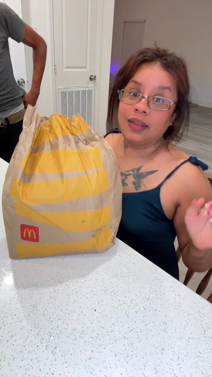 @lalalopez
