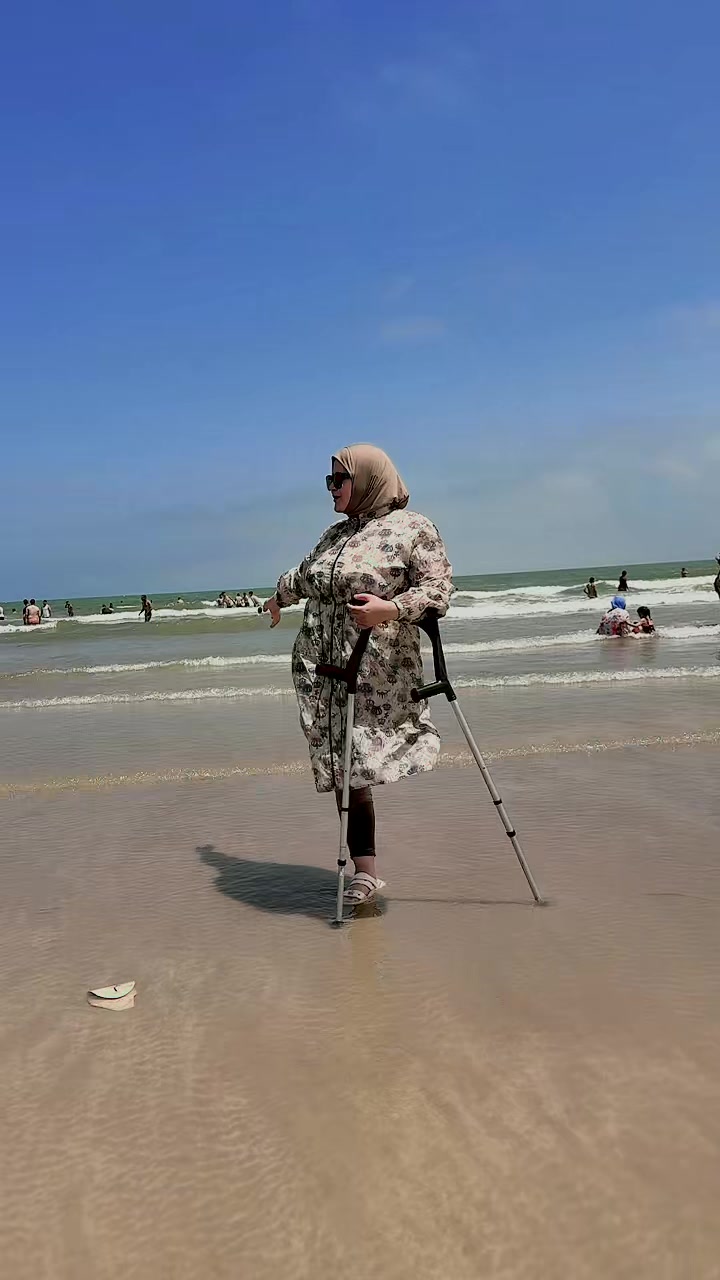 @،
