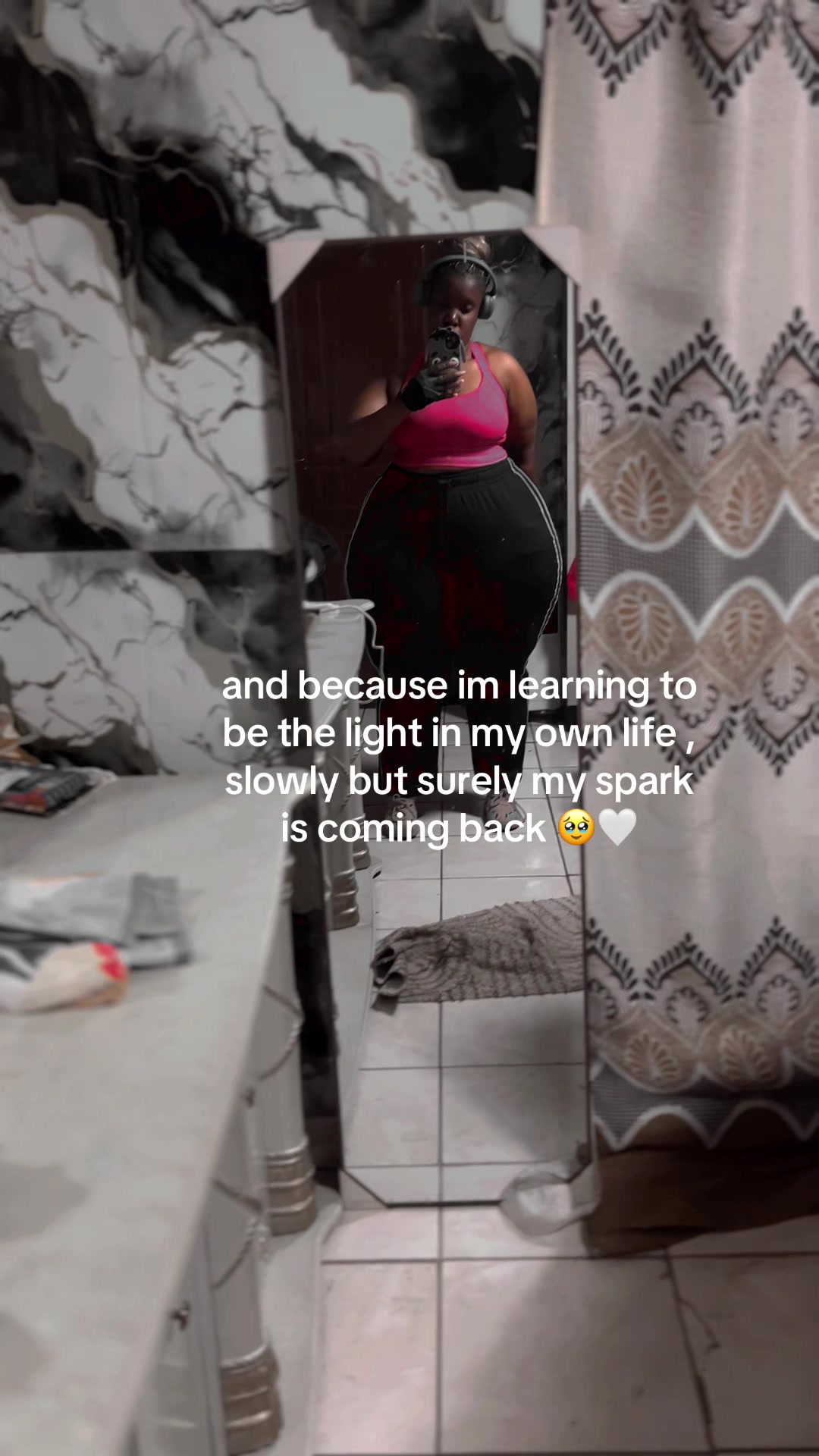 @tshenolomikayla