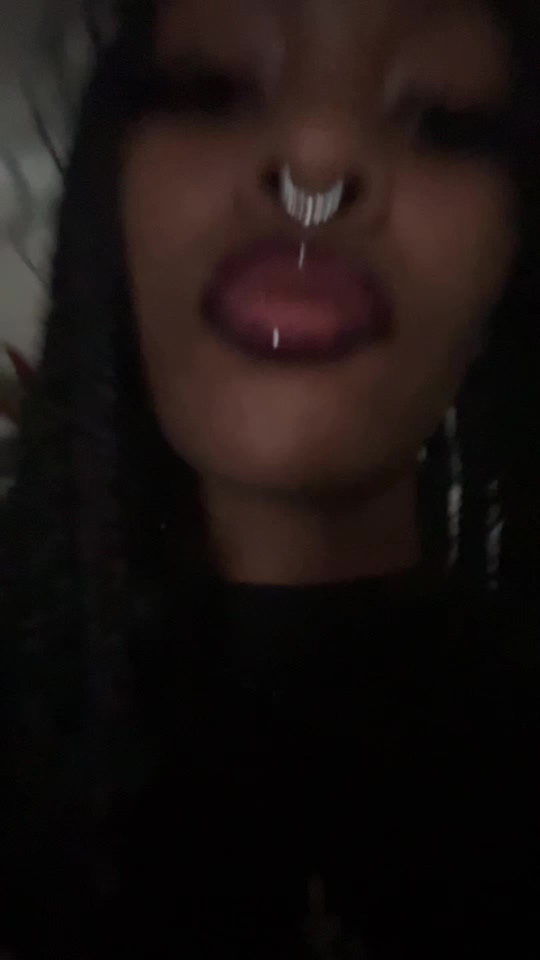 @⃟