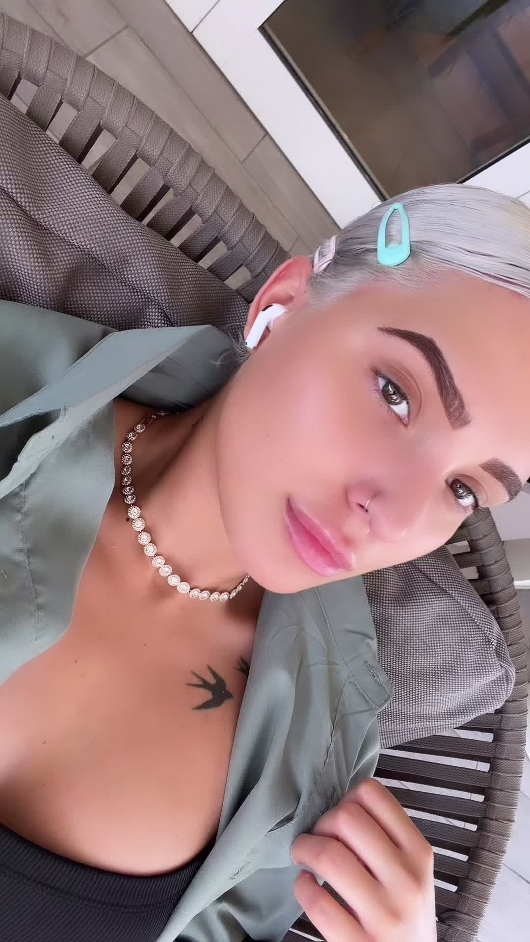 @vickyblonde77