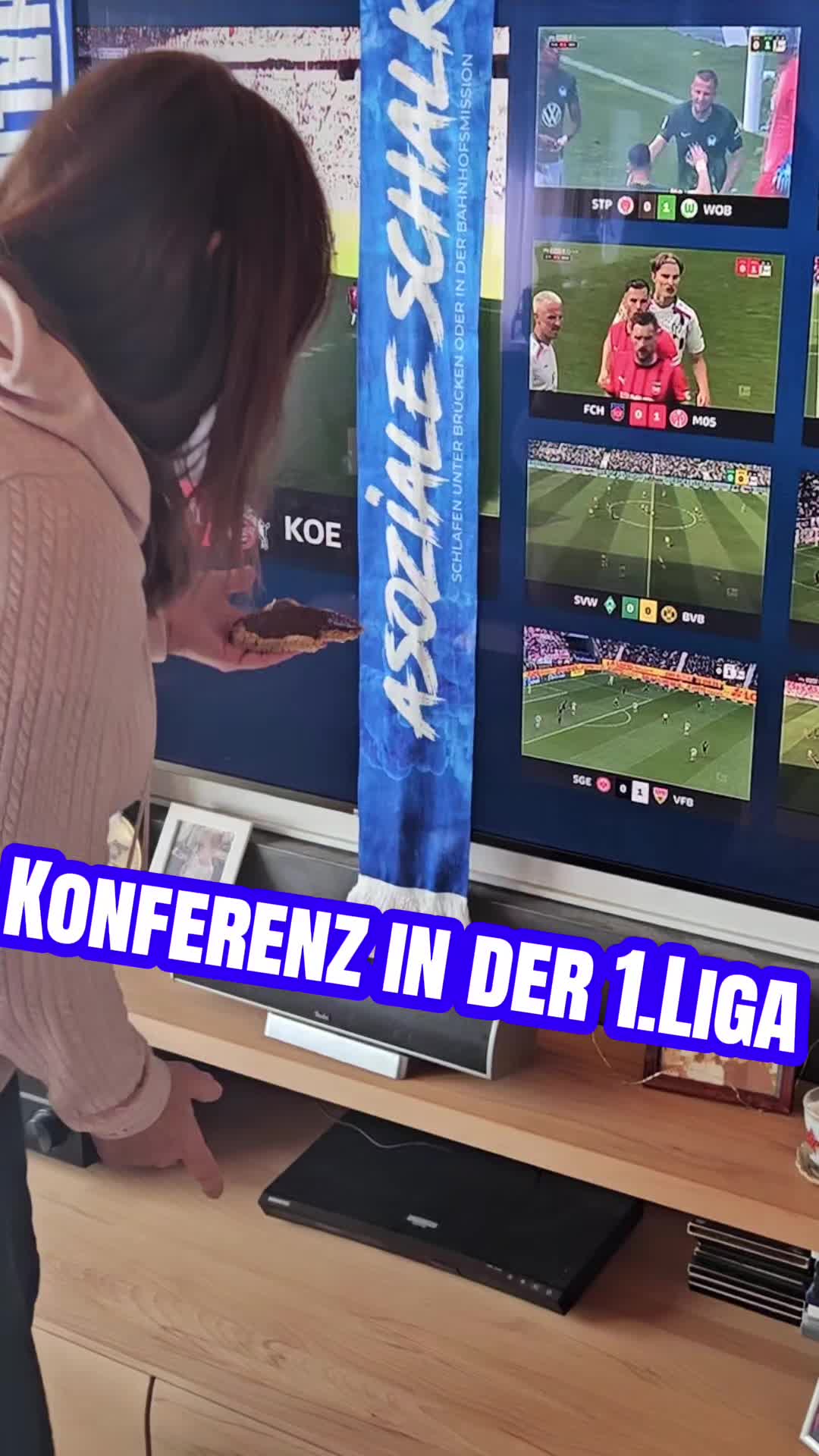 @Robyn Cares Königsblaue Bande