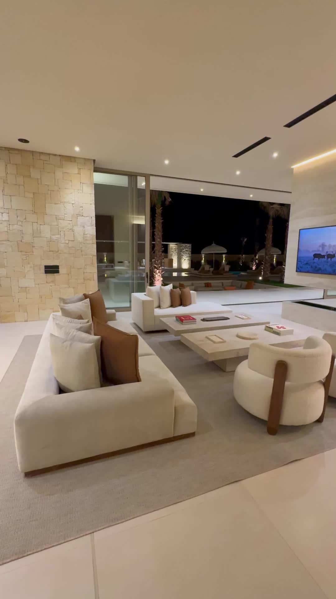 @Claren Luxury