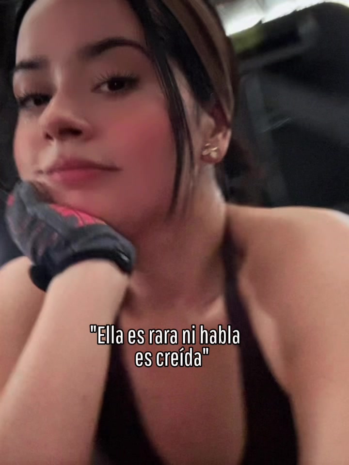 @𝒜𝓃𝒶𝒾𝒹 🦋