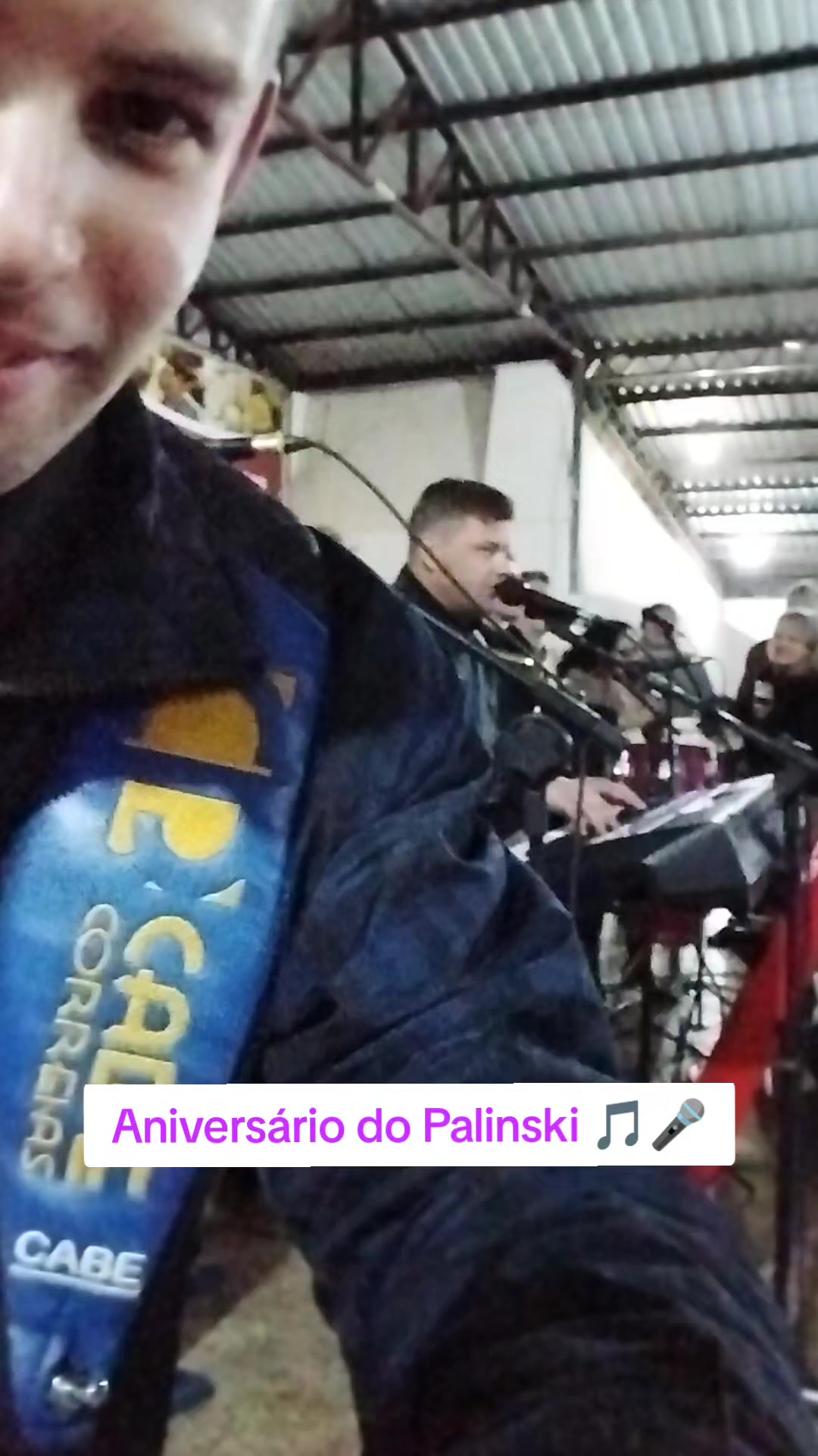 @Tr&ecirc;s Hermanos