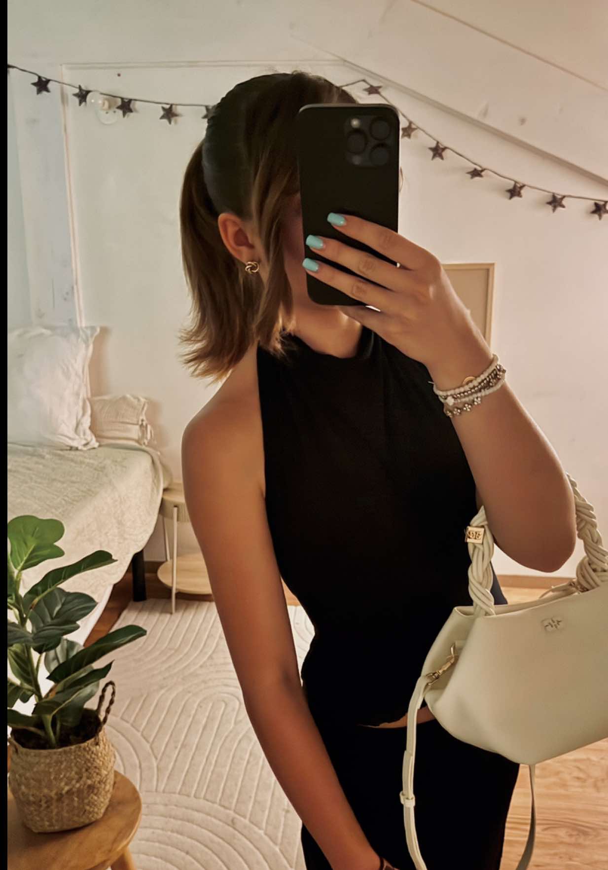 @𝑳𝒆́𝒂𝒏𝒏𝒆