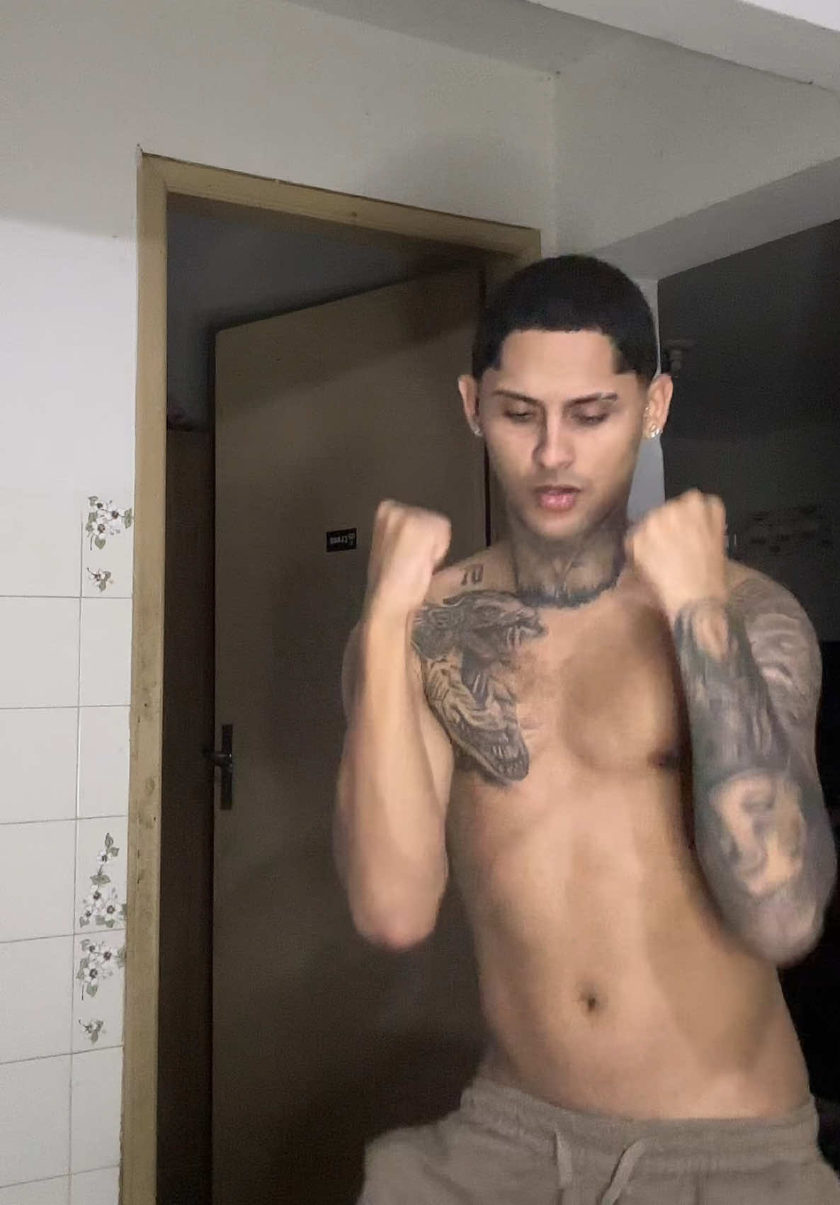 @👑