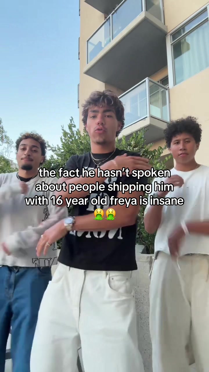 @𖤝