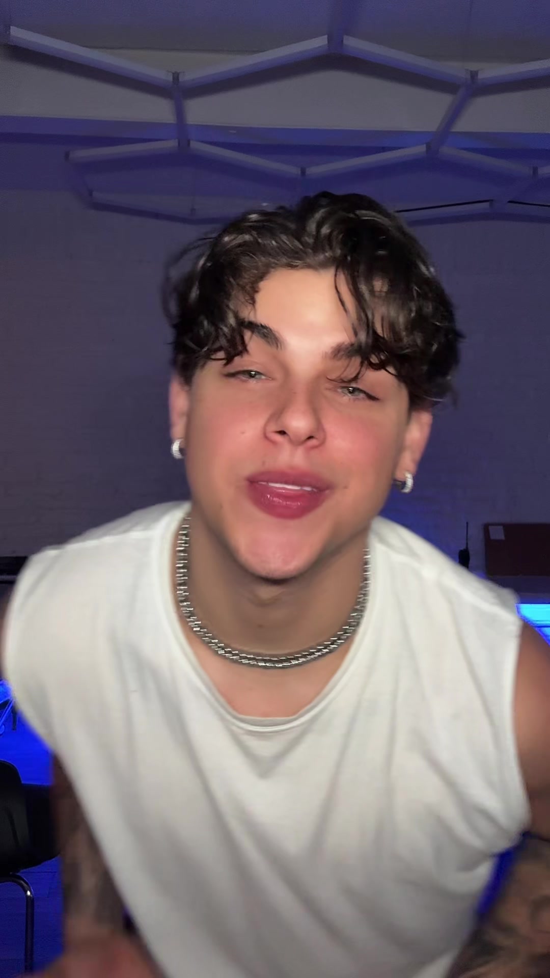@Elísant