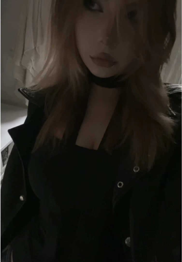 @paledollie