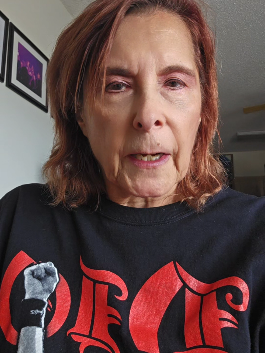 @Debbie Elicksen 🇨🇦🇺🇦🤘🧡