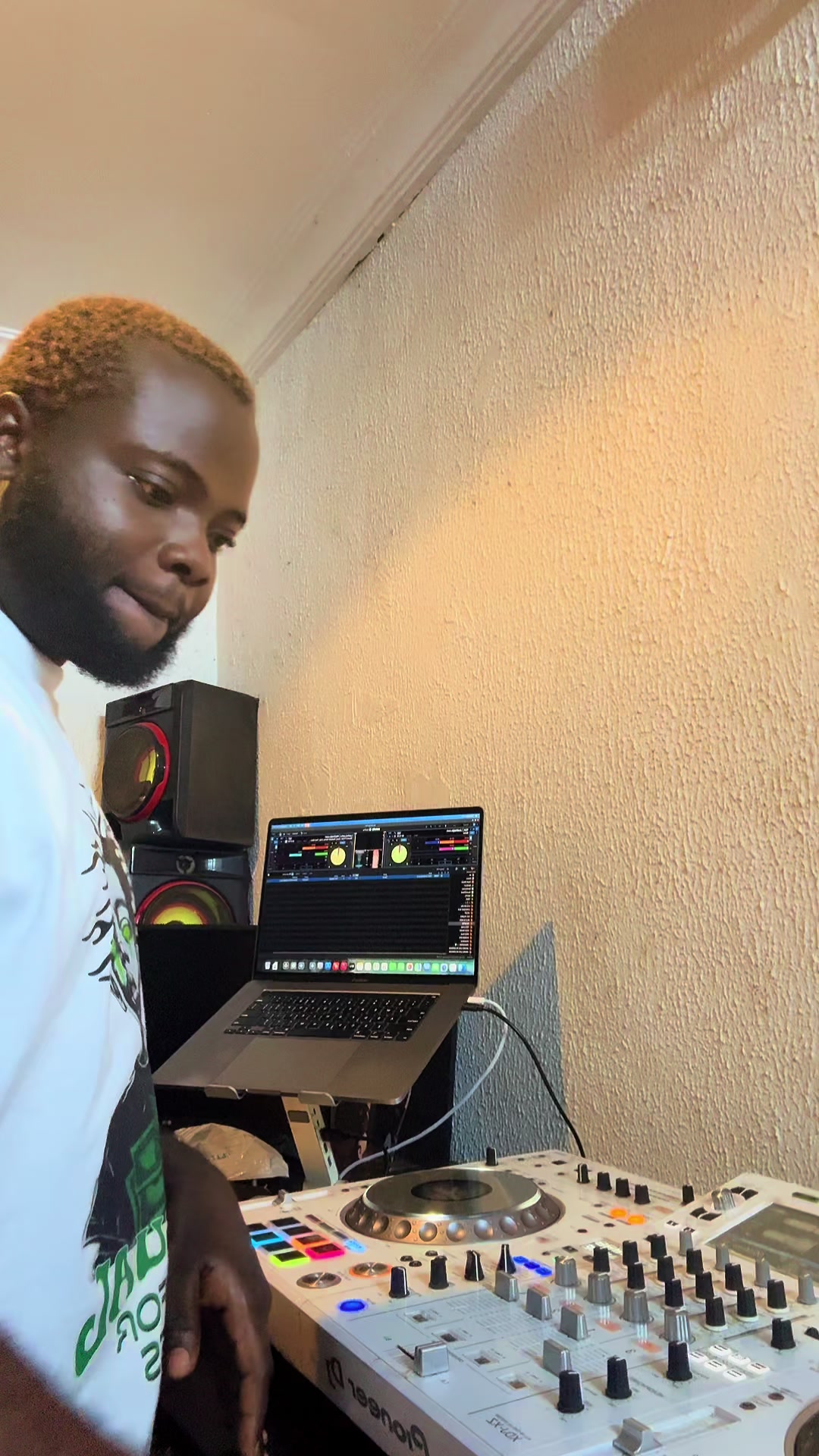 @Dj_Bayorlesky