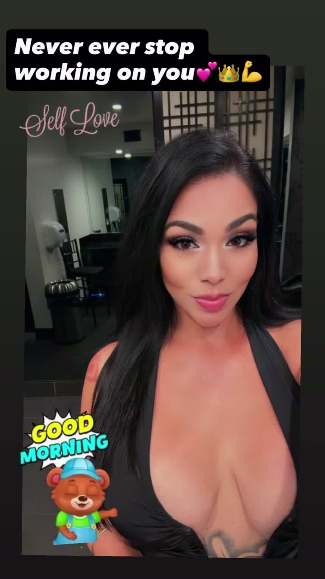 @Bella_B_