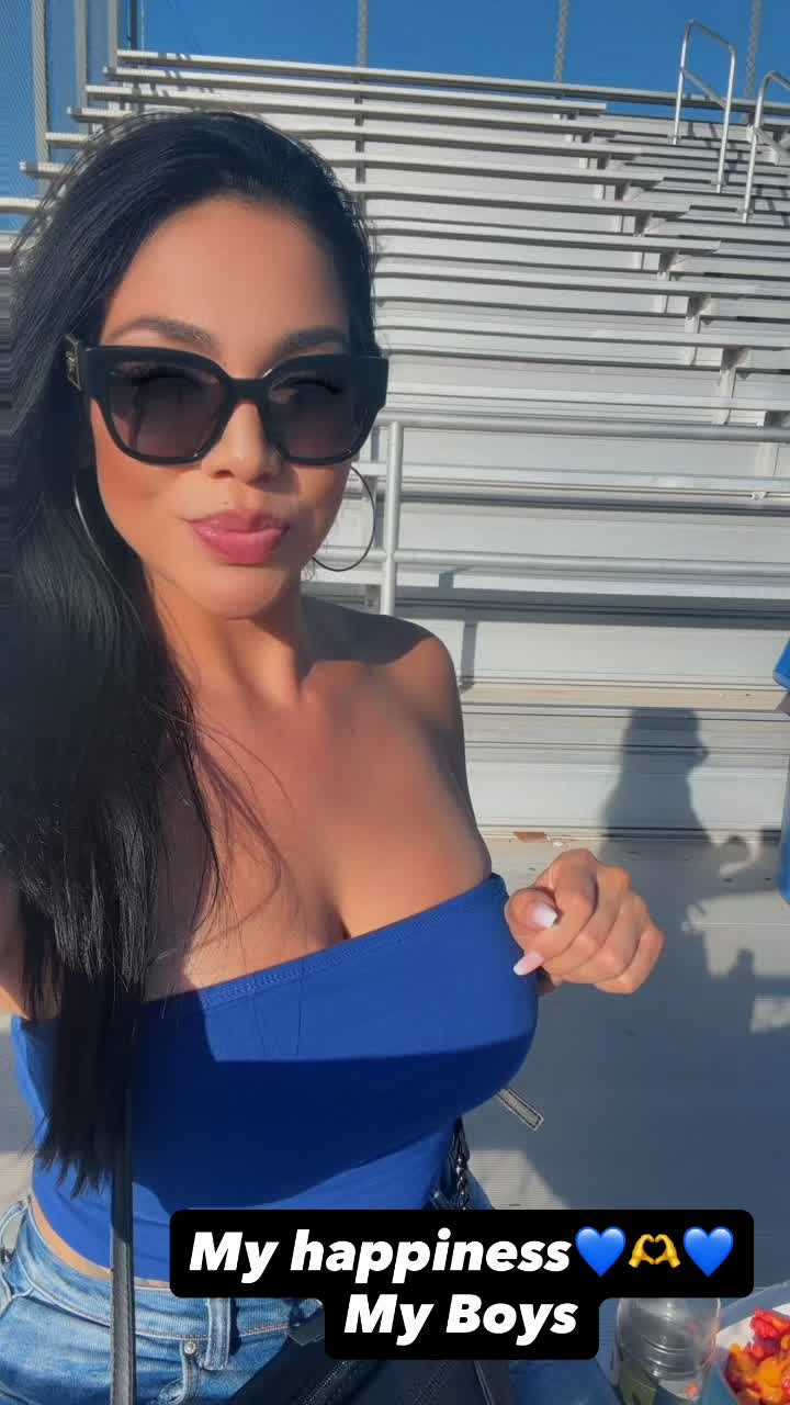 @Bella_B_