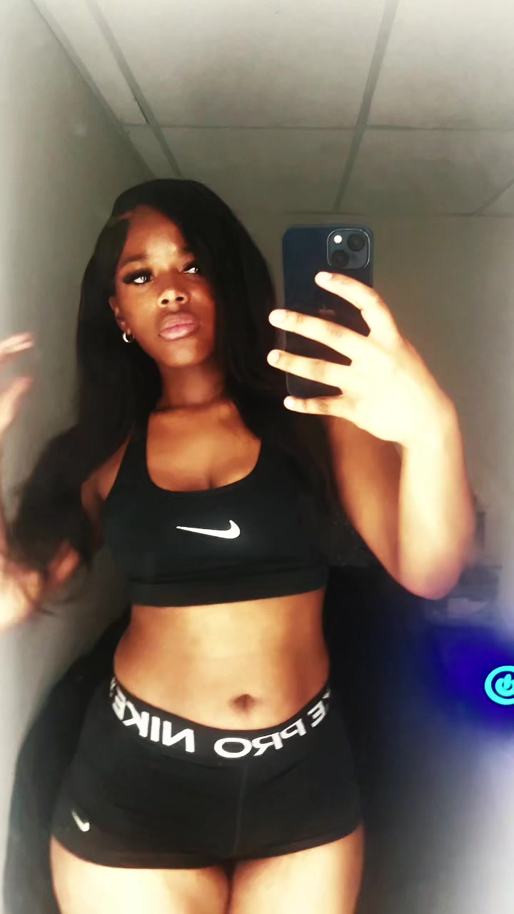 @definitelynotchrisette