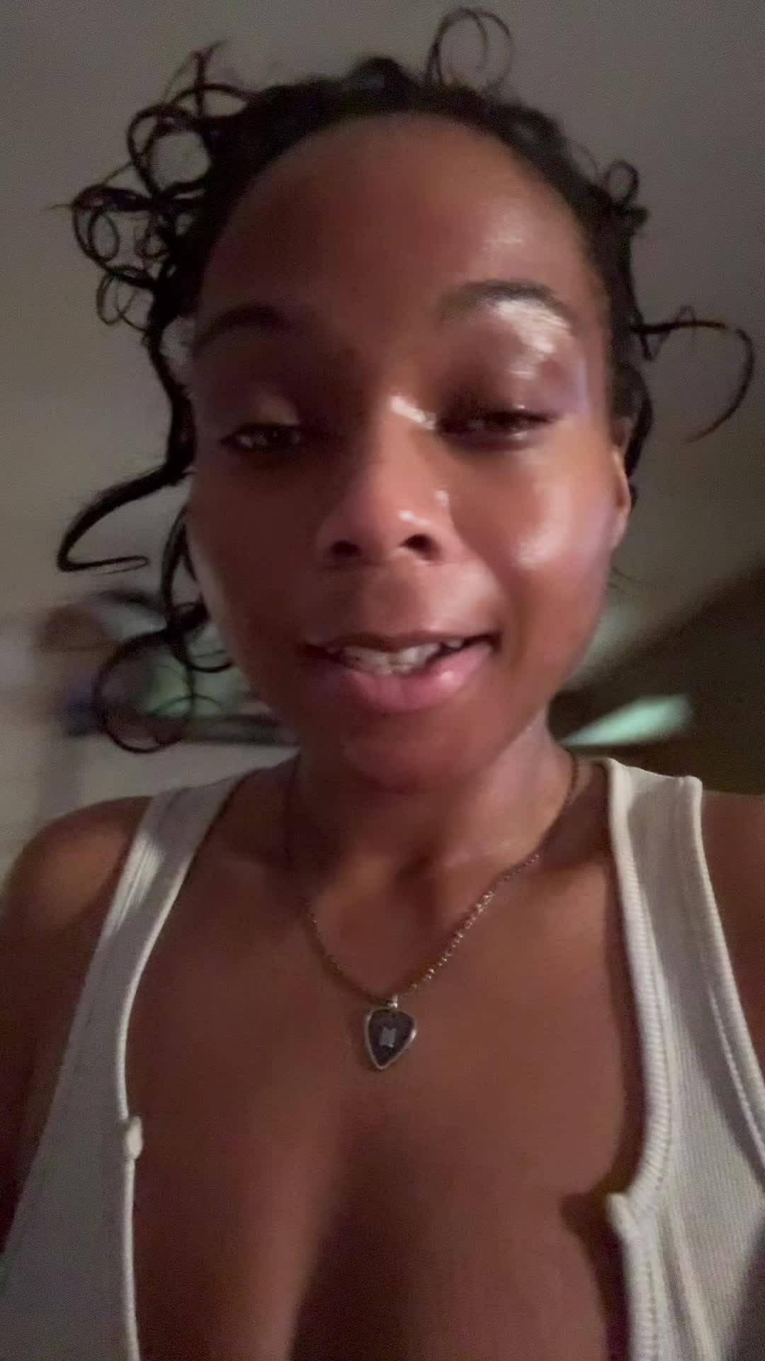 @Vanessa Unsupervised | UGC