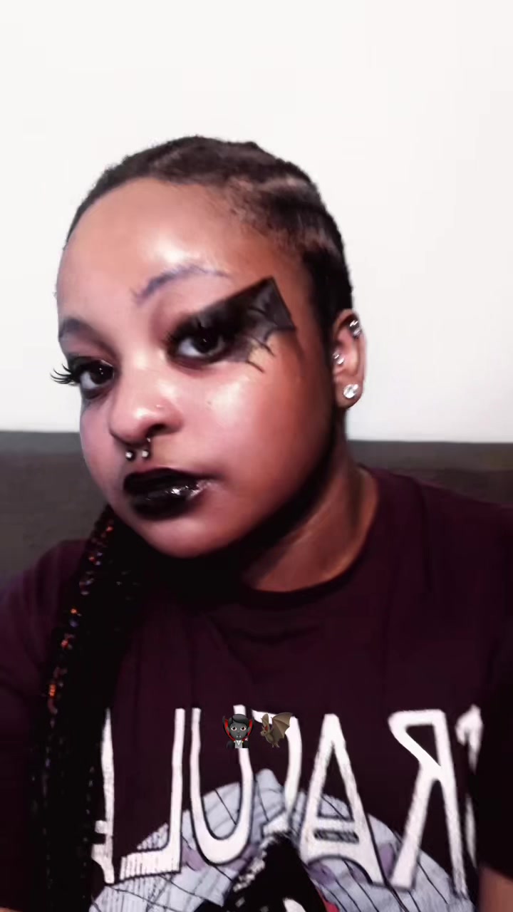 @Autumn 🍂 🖤🧛🏾