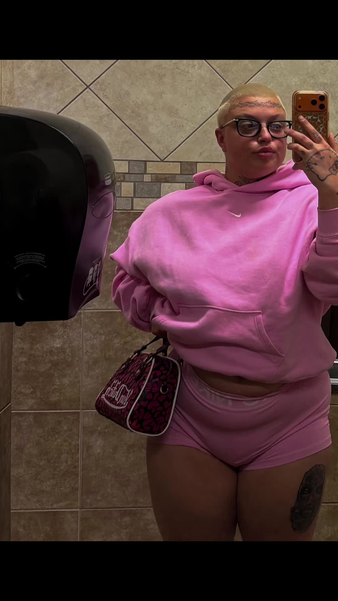 @guurrlnextdoor