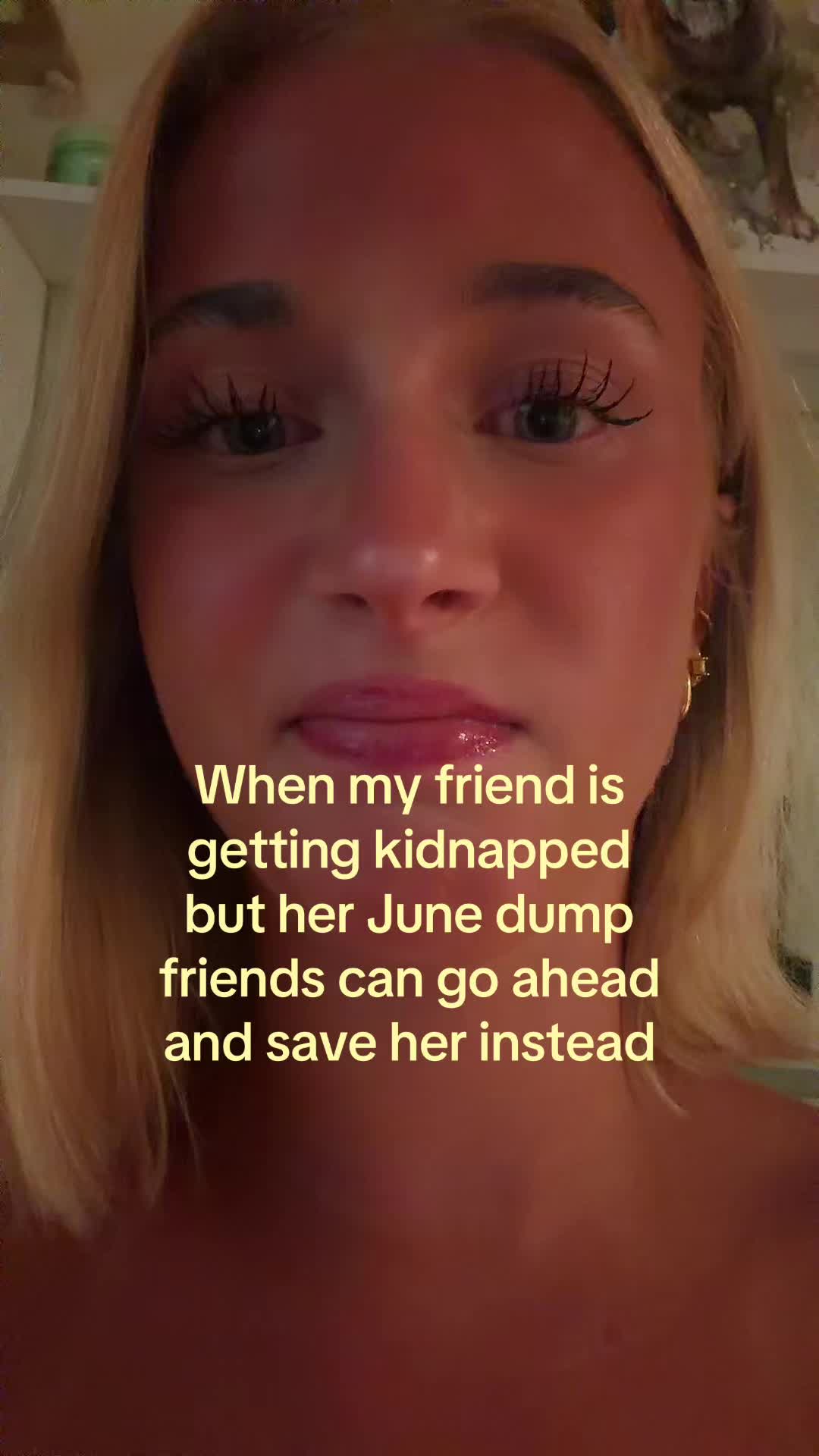 @theelliebarker