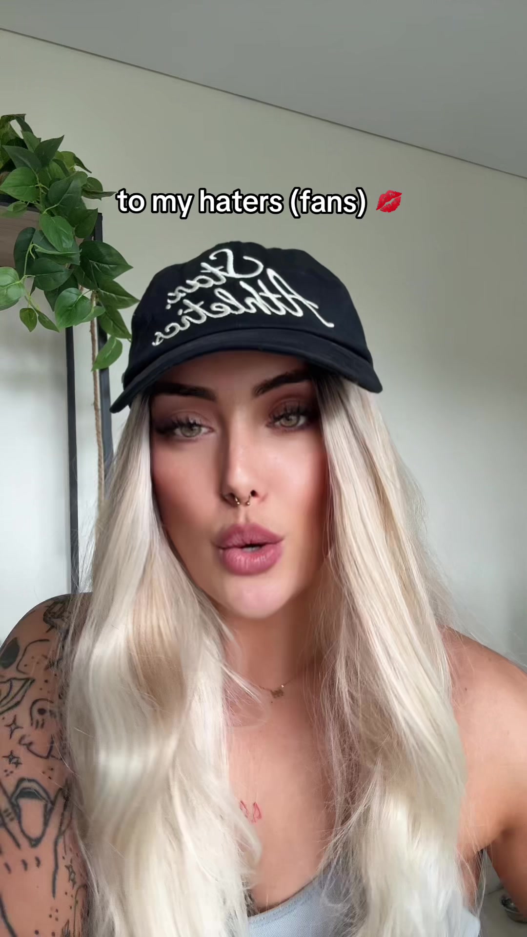 @LEASHBIAN 😈