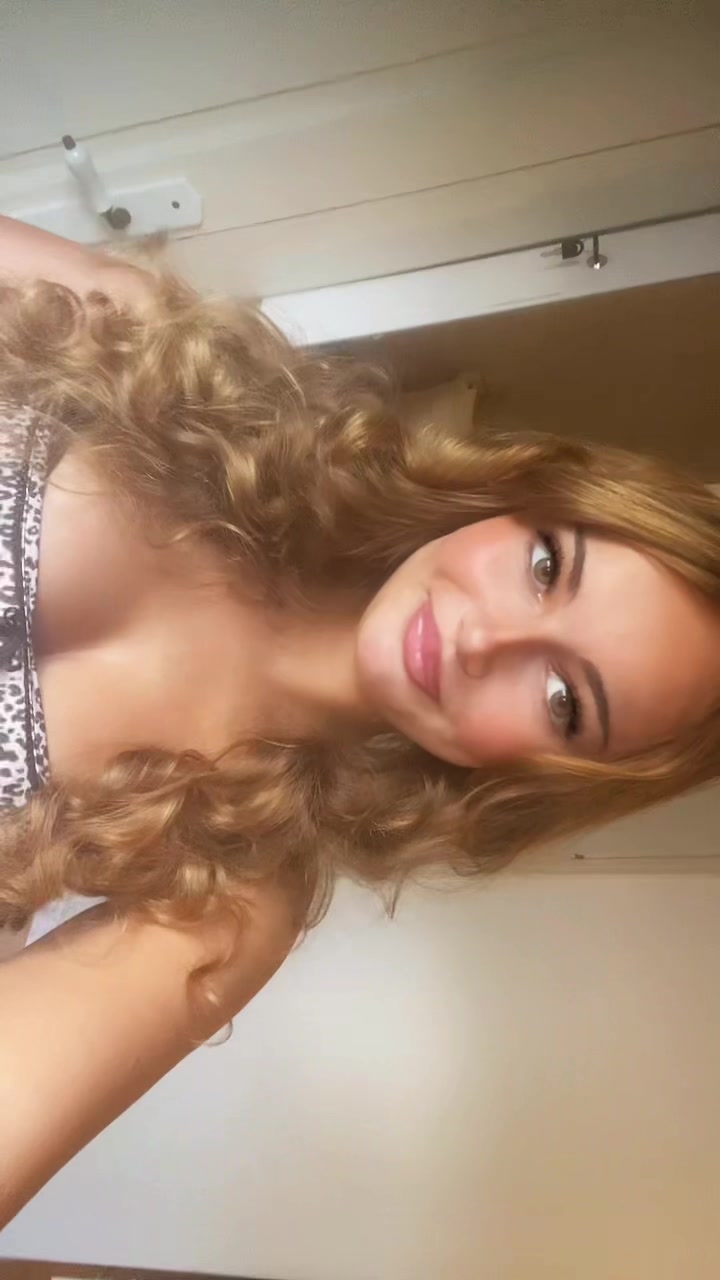 @✧・゚: ✧ 𝓑𝓵𝓸𝓷𝓭𝓲𝓮 ✧:・゚