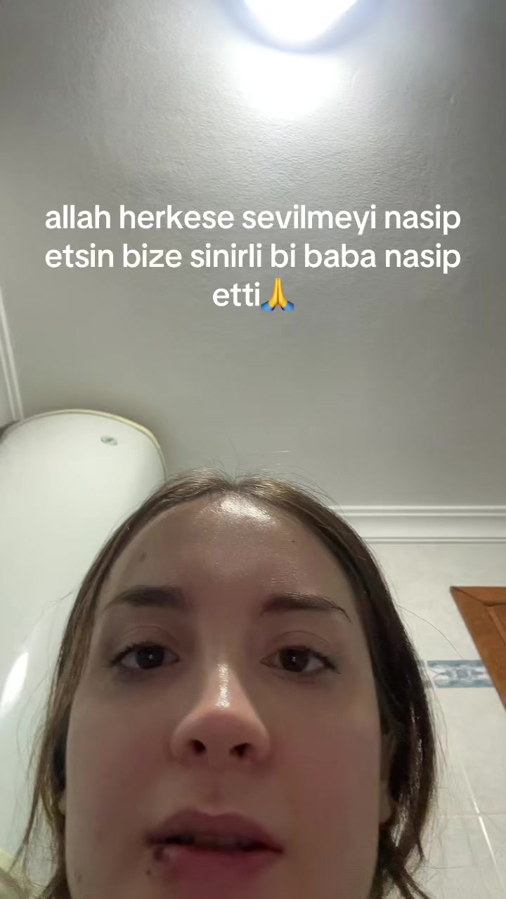 @🦦